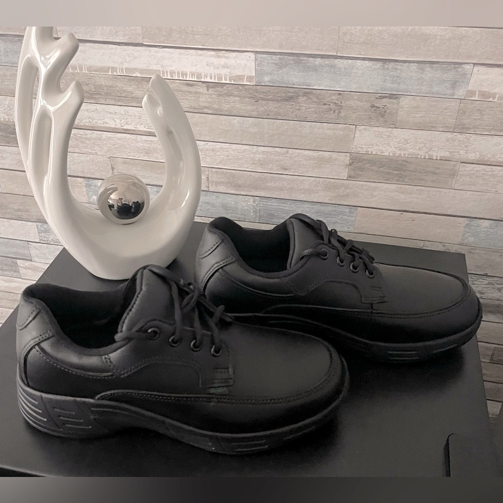 NWT WOMANS FLORSHEIM WORK SHOES SIZE 10